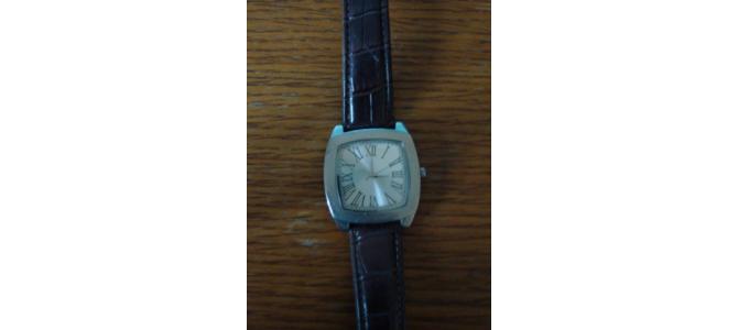 Vand ceas AVON