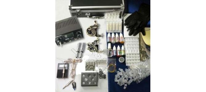 Vand kit tattoo si accesorii tattoo, aparate etc..