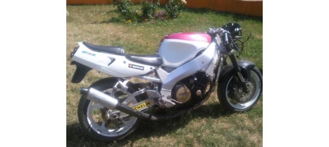 YAMAHA YZF750
