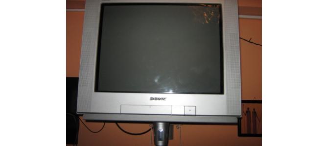 Vand Televizor Sony Trinitron 27FS100 diagonala de 55, telecomanda originala +suport perete gri