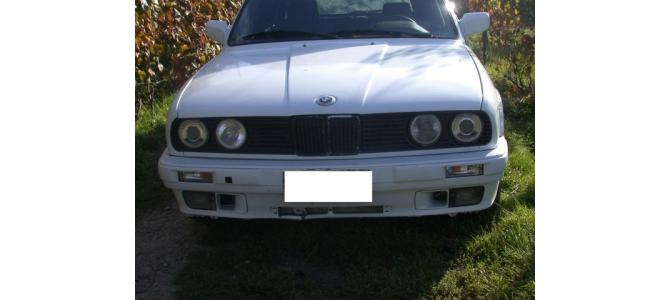 dezmenbrez BMW E30 318I  touring