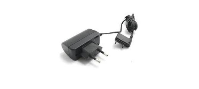 vand incarcator de sony ericsson cst 75 ! Pret: 10 Ron!!!
