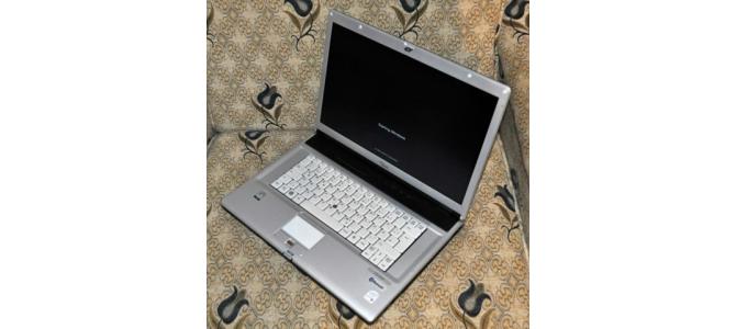 * Laptop Fujitsu Siemens Celsius Business Class *