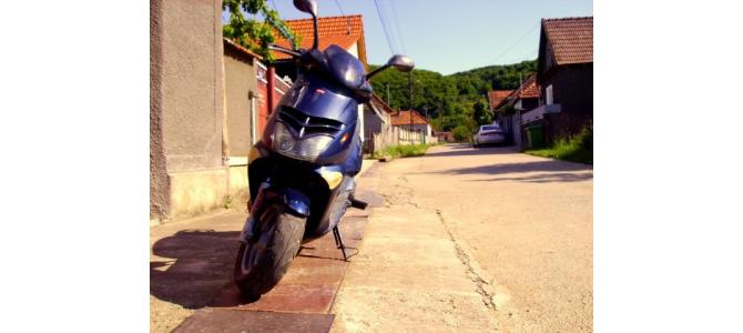 Dezmembrez Aprilia Leonardo 250 sau schimb cu scuter de 49 cmc !