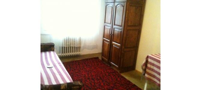 Inchiriez apartament 2 cam