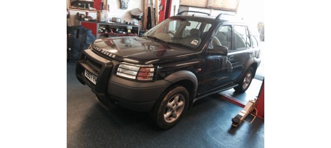 Freelander 2.0 TD4 2000 dezmembrez orice piesa de pe el in stare perfecta de functionare ! rog si of