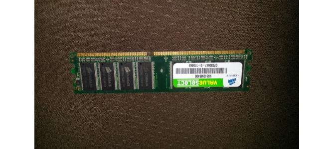 Vand memorie ddr 1 de 512 Mb CORSAIR ddr 400 pc3200 model VS512MB400 Pret:38 ron!!!